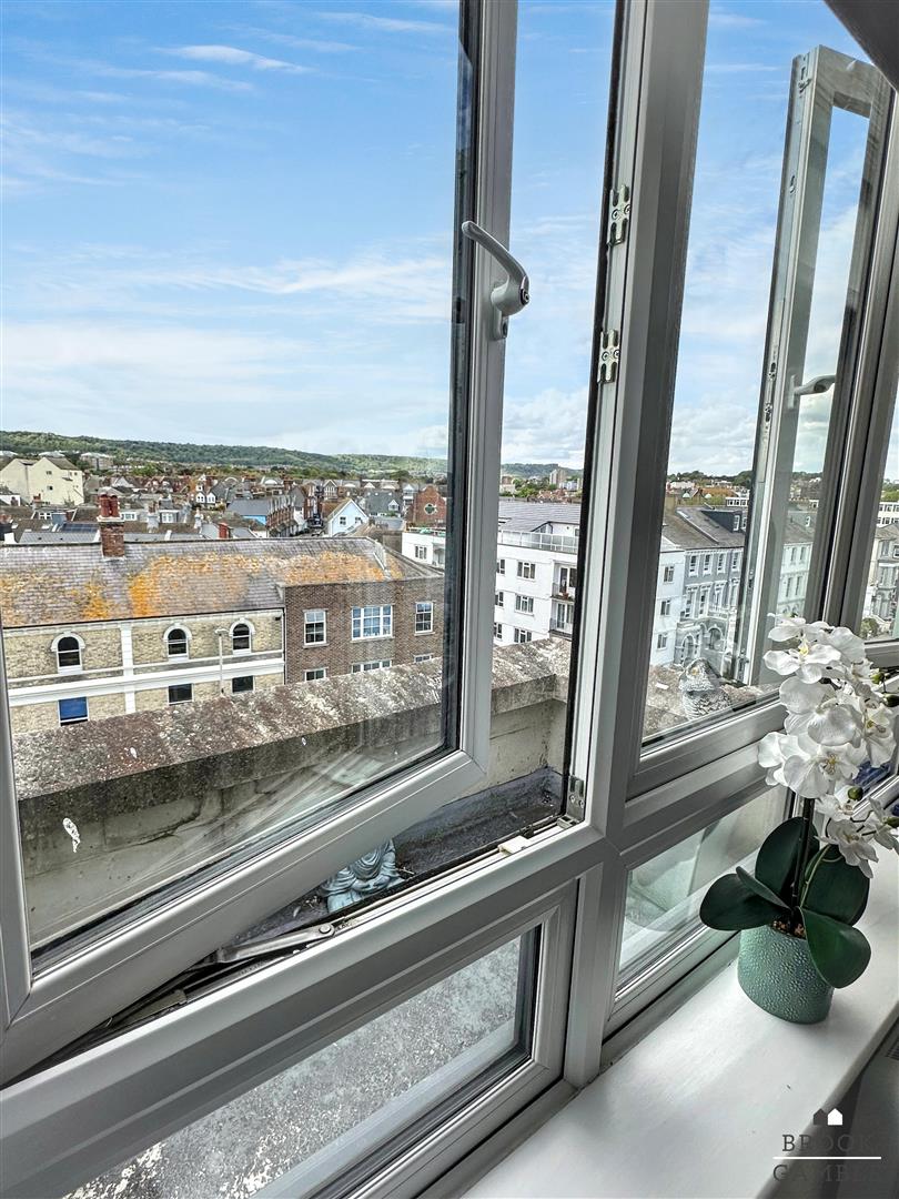 1 Bedroom Apartment - Conversion. Gildredge Road in Eastbourne,  23